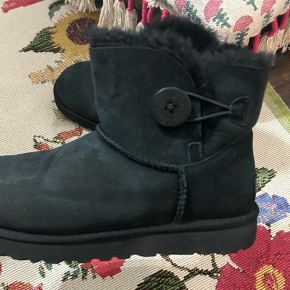 UGG mini bailey button II boots size 9 black suede - Picture 2 of 8